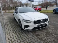 Gebraucht Volvo V60 R-Design 341 PS (250 kW) 2020 Crystal white Kombi