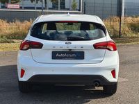 Usado Ford Focus Cool & Connect 120 HP (88 kW) 2022 Branco Sedan