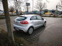 Gebraucht Kia Rio Edition 7 109 PS (80 kW) 2012 Silber Limousine