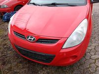 Gebraucht Hyundai i20 77 PS (56 kW) 2009 Rot Kleinwagen
