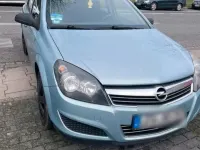 Używany Opel Astra 90 KM (66 kW) 2009 Niebieski Sedan/Limuzyna