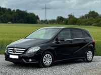Gebraucht Mercedes B180 122 PS (89 kW) 2012 Schwarz Van / Kleinbus