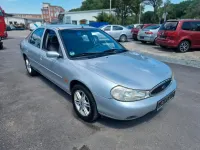 Usado Ford Mondeo 90 CV (66 kW) 1997 Plateado Berlina