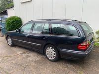 Gebraucht Mercedes E270 Elegance 170 PS (125 kW) 2002 Blau Kombi