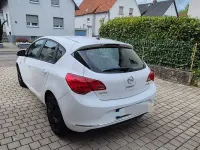 Gebraucht Opel Astra 101 PS (74 kW) 2013 Weiß Limousine