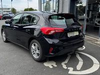 Gebraucht Ford Focus Cool & Connect 101 PS (74 kW) 2022 Obsidianschwarz metallic (metallic) Limousine