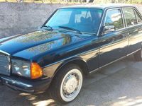 Gebraucht Mercedes 200 60 PS (44 kW) 1977 Blau Limousine