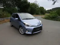 Gebraucht Toyota Yaris Hybrid 101 PS (74 kW) 2013 Blau Limousine