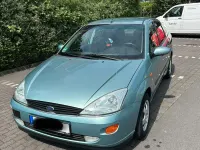Używany Ford Focus Ghia 100 KM (73 kW) 2000 Niebieski Sedan/Limuzyna