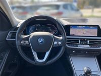 Gebraucht BMW 330e Advantage 292 PS (214 kW) 2022 Grau Kombi