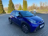 Neu Toyota Aygo X 72 PS (52 kW) 2025 Juniper blue/ night sky black SUV