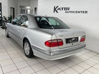 Gebraucht Mercedes E240 Elegance 170 PS (125 kW) 2001 Grau Limousine