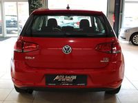 Gebraucht VW Golf VII 110 PS (80 kW) 2016 Tornadorot Kleinwagen