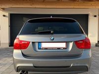 Gebraucht BMW 330 Comfort Edition 245 PS (180 kW) 2011 Grau Kombi