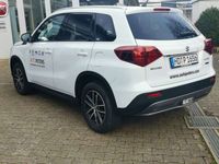 Gebraucht Suzuki Vitara Comfort+ 102 PS (75 kW) 2022 Cool white pearl metallic SUV