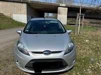 Gebraucht Ford Fiesta Titanium 95 PS (69 kW) 2012 Silber Kleinwagen