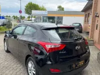 Usado Hyundai i30 Classic 99 CV (72 kW) 2015 Negro Coupe