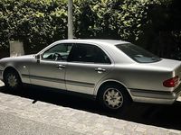 Gebraucht Mercedes E200 136 PS (100 kW) 1997 Silber Limousine