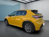 Gebraucht Peugeot e-208 Allure 100 kW (136 PS) 2020 Gelb Kleinwagen