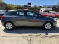 Używany Opel Astra Edition 95 KM (69 kW) 2010 Szary Sedan/Limuzyna