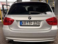 Gebraucht BMW 318 139 PS (102 kW) 2007 Grau Kombi