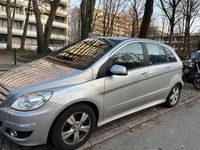 Gebraucht Mercedes B200 140 PS (102 kW) 2009 Silber Van / Kleinbus