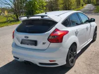 Używany Ford Focus ST 250 KM (183 kW) 2014 Biały Sedan/Limuzyna