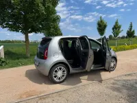 Używany VW up! 75 KM (55 kW) 2016 Srebrny Hatchback