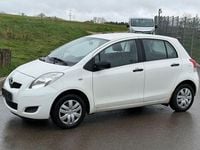 Gebraucht Toyota Yaris 69 PS (50 kW) 2011 Weiß Kleinwagen