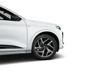 Gebraucht Audi Q6 e-tron Comfort 284 kW (387 PS) 2025 Gletscherweiß metallic SUV