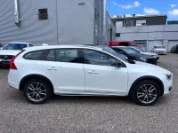 Gebraucht Volvo V60 CC Pro 150 PS (110 kW) 2017 Crystal white Kombi