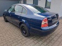 Usata VW Passat 131 CV (96 kW) 2002 Blu Berlina