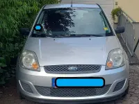 Gebraucht Ford Fiesta Ambiente 60 PS (44 kW) 2007 Silber Kleinwagen