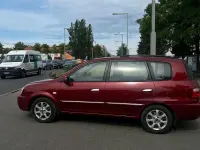 Gebraucht Kia Carens 140 PS (102 kW) 2004 Rot Van / Kleinbus