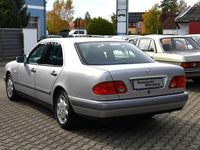 Gebraucht Mercedes E280 193 PS (141 kW) 1997 Silber Limousine