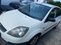 Gebraucht Ford Fiesta 60 PS (44 kW) 2006 Weiß Kleinwagen