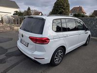Gebraucht VW Touran Highline 150 PS (110 kW) 2024 Weiß Van / Kleinbus