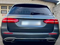 Gebraucht Mercedes E220 Avantgarde 194 PS (142 kW) 2017 Andere farben Kombi