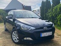 Gebraucht Hyundai i20 Active 101 PS (74 kW) 2016 Schwarz Limousine