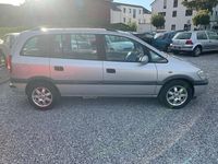 Gebraucht Opel Zafira 125 PS (91 kW) 2002 Silber Van / Kleinbus
