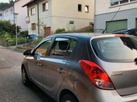 Gebraucht Hyundai i20 86 PS (63 kW) 2012 Grau Kleinwagen