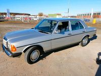 Gebraucht Mercedes 200 95 PS (69 kW) 1982 Silber Limousine