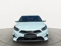 Gebraucht Kia Ceed Vision 160 PS (117 kW) 2023 Weiss / carraraweiss Kleinwagen