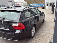 Gebraucht BMW 318 143 PS (105 kW) 2007 Schwarz Kombi