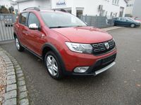 Gebraucht Dacia Sandero Celebration 90 PS (66 kW) 2018 Rot Limousine