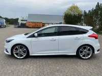 Gebraucht Ford Focus ST 250 PS (183 kW) 2016 Weiß Limousine