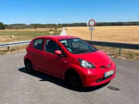Gebraucht Toyota Aygo 68 PS (50 kW) 2005 Rot Kleinwagen