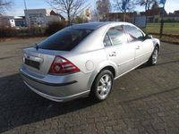 Gebraucht Ford Mondeo Ghia 125 PS (91 kW) 2006 Kristallsilber metallic Limousine