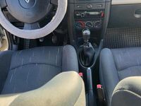 Gebraucht Renault Clio II 75 PS (55 kW) 2004 Silber Kleinwagen