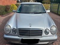 Gebraucht Mercedes E200 136 PS (100 kW) 1998 Silber Limousine